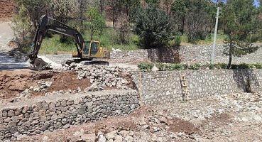 Muğla Büyükşehir Marmaris’te zarar gören dere duvarlarını tamir etti