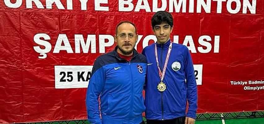 osmangazili-badmintoncudan-altin-madalya.jpg