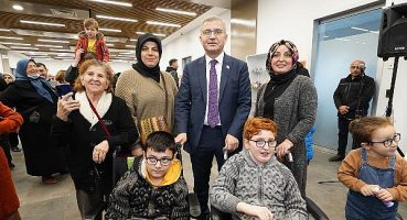 Tebessüm Kahvesi’nin Down Sendromlu Gençleri 90’lar Dans Gösterisi İle Herkesi Büyüledi