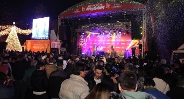 Antalyalılar 2023'ü Cumhuriyet Meydanı'nda karşıladı