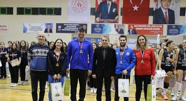 Burhaniye Belediyesi 100. Yıl Cumhuriyet Voleybol Turnuvasının Ödül Töreni Yapıldı
