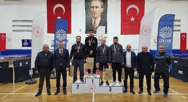 Gölcük'te Masa Tenisinin En İyi Sporsularu Belirlendi