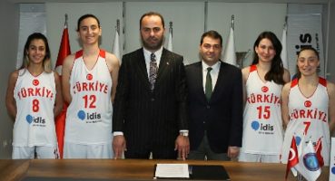 İdis İşitme Merkezleri, İşitme Engelliler Kadın Basketbol Milli Takımı'nın yanında