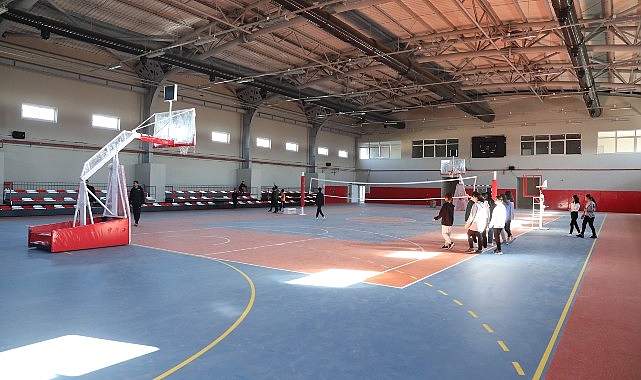 kas-ova-kapali-spor-salonu-tamamlandi.jpg