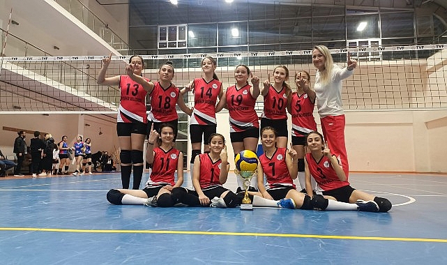 nevsehir-belediyesi-genclik-ve-spor-kulubu-midi-kizlar-voleybol-takimi-namaglup-sampiyon.jpg