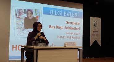 Yazar Hatice Kübra İpek Bilgi Evi Üyeleri'nin Sorularını Yanıtladı