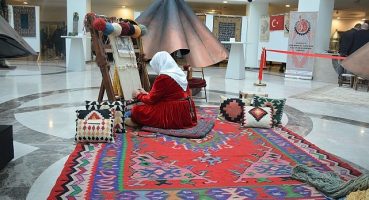 El yapımı Uşak Halıları, Kıbrıs Modern Sanat Müzesi’nde!
