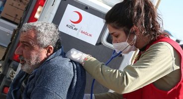 Kızılay Mobil Sağlık Araçları İlk Gün 600 Depremzede'ye Ulaştı