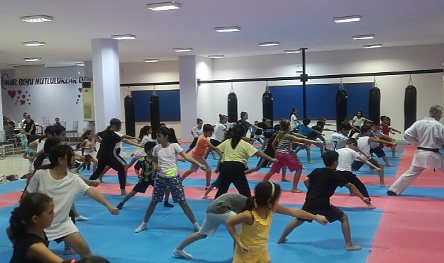 karate-kick-boks-ve-pilates-kurslari-devam-ediyor.jpg