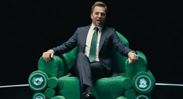 Eminevim'in “koltuk" çıkan" Yetenekli Finansman kampanyası Engin Altan Düzyatan ile yeni reklam filminde