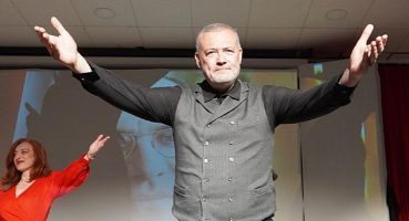 “Unutma Bizi" oyunu Çeşme'de sahnelendi