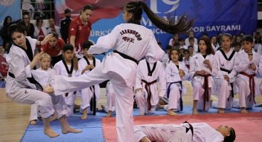 19 Mayıs Müzikli Sportif Gösterilerle Kutlandı