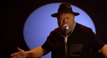 Adil Akbaşoğlu ve Tara Innocenti, eşsiz düetleri “Ciao Bella / Çav Bella"yı müzikseverlerle buluşturdu