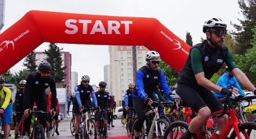 Beylikdüzü Belediyesi ile Beylikdüzü Kırlangıç Bisiklet Kulübü Çanakkale Şehitleri İçin Pedal Çevirdiler