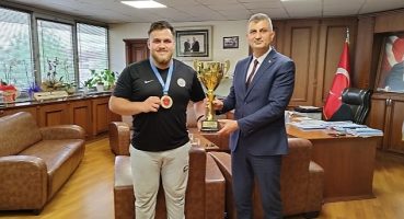 Gölcük'ün Gururu Akman'dan Başkan Sezer'e Ziyaret