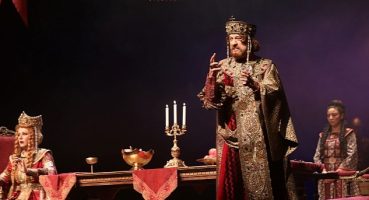 Kocaeli Şehir Tiyatrosundan Kılıçarslan özel gösterimi;  Tiyatroda engel yok!