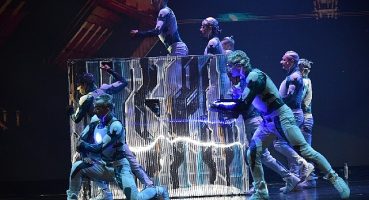 Andy Show'un Cosmos Theatre'daki Dünya Prömiyeri izleyenleri büyüledi