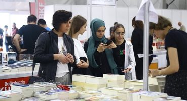 Bağcılar Kitap Fuarı'nda depremzedeler için “Bi bana Bi Malatya'ya Kitap" kampanyası