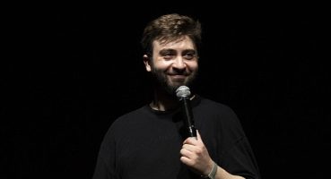 Baturay Özdemir “Biraz Daha" stand-up gösterisi ile haziran ayı boyunca sahnede