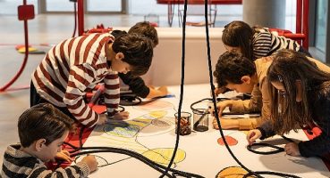 HSBC Türkiye çocuklarla sanatı bir araya getiriyor