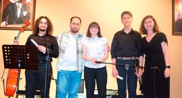 Konservatuvarın mezuniyet sevinci