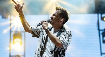 Bursa ve İzmir'de Kenan Doğulu'ya yoğun ilgi