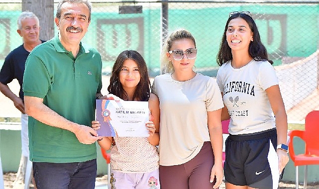 genc-tenisciler-sertifikalarini-aldi.jpg