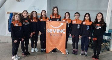 Genç Yüzücüler, Türkiye Şampiyonası'nda Rakiplerini Geride Bıraktı!