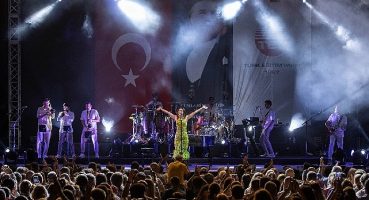 Karsu eğitimde fırsat eşitliği için Çeşme'de sahne aldı