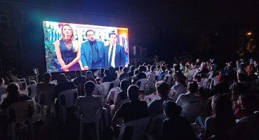 Açık havada sinema keyfi Gölcük'te bir başka güzel