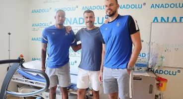 Anadolu Efes Başantrenörü Erdem Can ile Will Clyburn ve Ante Zizic, sağlık kontrolünden geçti