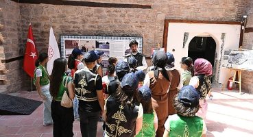 Genç KOMEK Öğrencileri Konya'nın Tarihi Şahsiyetlerini Yakından Tanıdı