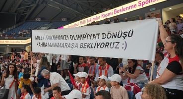 Kahramanmaraşlı çocuklar, Türkiye-Ukrayna Milli Basketbol maçında millileri desteklemek için İstanbul'daydı