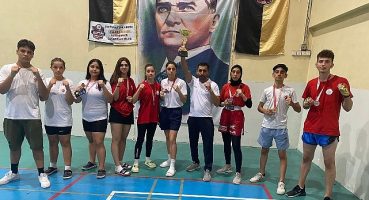 Kick Boks'ta Bayraklı farkı Bayraklılı gençler iller arası şampiyonada 7 derece kazandı