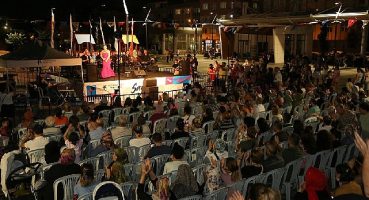 Küçükçekmece'de 'Sanat' parka taşındı, yaz akşamları renklendi