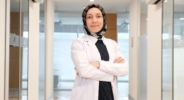 Lip Repositioning işlemi dudakların fazla yukarı çıkmasını engeller