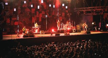 Yüzyüzeyken Konuşuruz Turkcell Vadi konserinde binlerce hayranı ile biraraya geldi