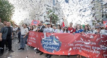 92. İzmir Enternasyonal Fuarı dünya gençlerinin enerjisiyle başladı
