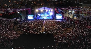 Çeşme'de Enrico Macias rüzgârı esti