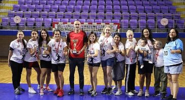 Aliağa Veteran Kadın Hentbol Takımlarından Çifte Kupa