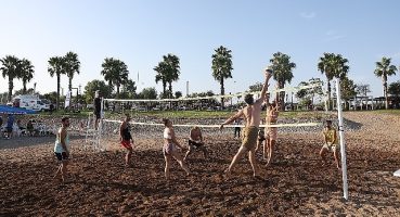 Antalya;da Cumhuriyet'in 100. Yılı coşkusu Plaj Voleybolu Turnuvası ile başladı