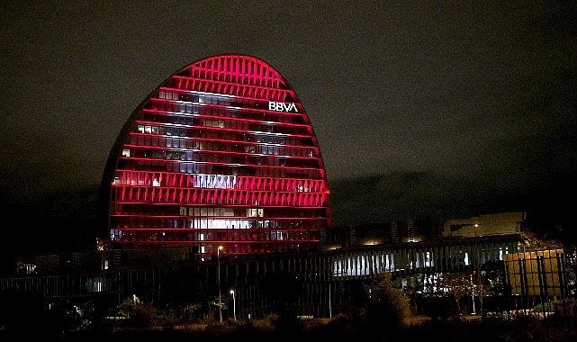 bbva-100-yilimizin-gururunu-madride-tasidi.jpg