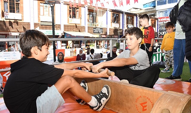 cocuklar-etnotir-ile-doyasiya-eglendi.jpg