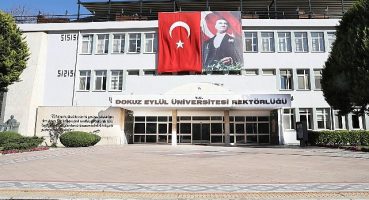 DEÜ ÖĞRENCİLERİ CUMHURİYET İÇİN YÜRÜYECEK
