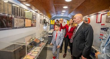 ESHOT'tan Cumhuriyet'in 100. yılına özel gezici sergi