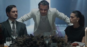 İki insanın kalbinin her şeye rağmen birbiri için attığı aşk hikayesi..