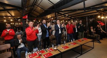 İnegöl Tribününde Milli Coşku