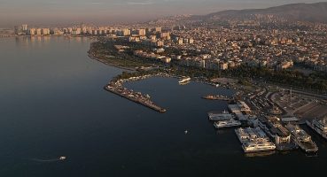 İzmirli sporcular Körfez'in keyfini sürüyor