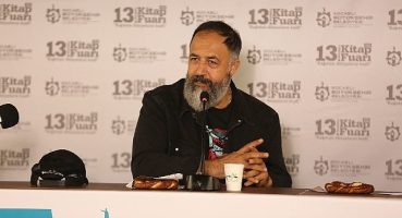 Kitap Fuarında çay simit eşliğinde sohbet