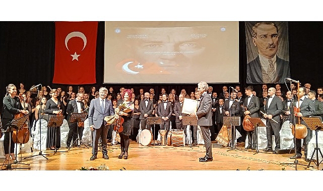 akmde-cumhuriyetimizin-100-yili-ve-ataturk-ozel-konseri.jpg